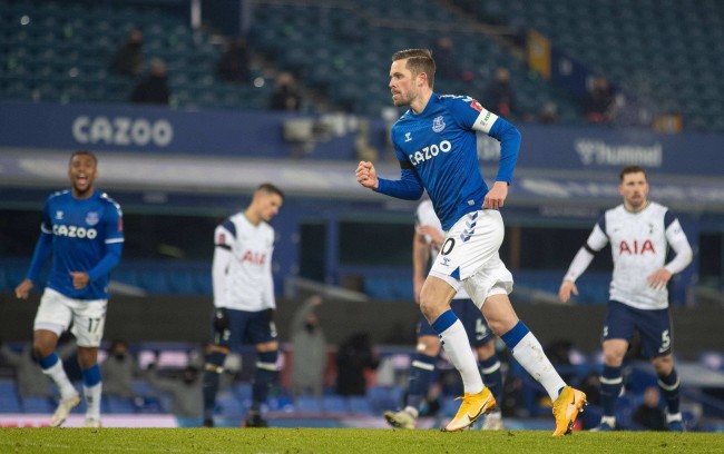 湖人两支球 湖人两支球