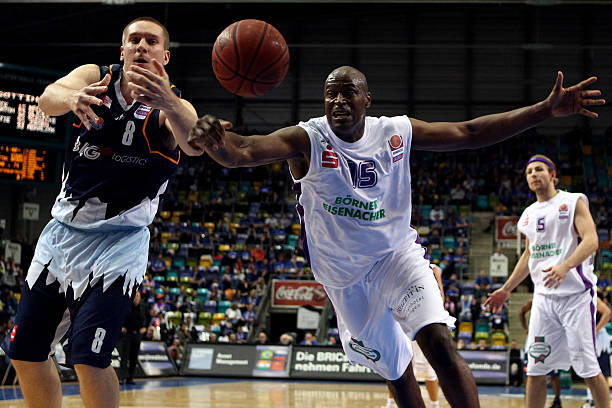 据业内专家 据业内专家